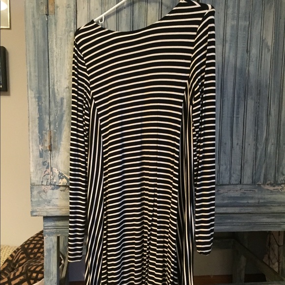 Stripe old navy flowy dress - Picture 1 of 3